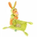   tigrou déguisé en lapin vert avec mouchoir broderie winnie 