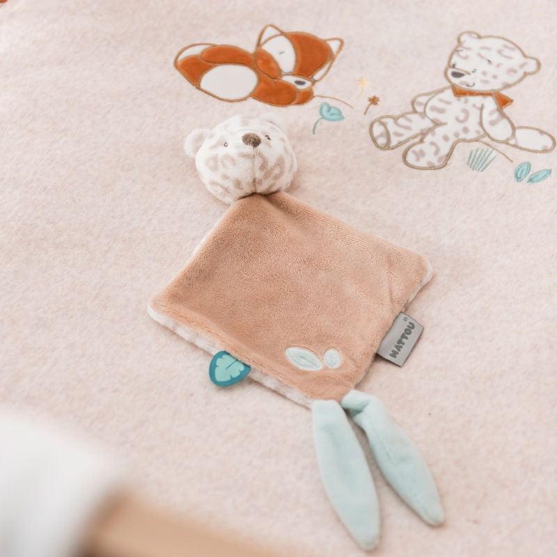 Nattou Doudou Plat, Chien Charlie, Compagnon de Route dès la Naissance, 27 x 27 cm, Végétalien, Flanelle, Coton/Polyester, Caramel
