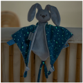  lapidou maxi lapin luminescent bleu pastel 40 cm 