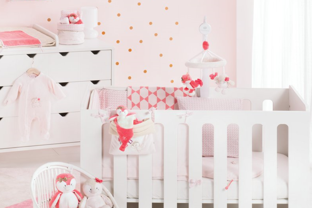 chambre bébé pastel rose